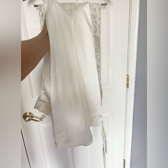 White georgette saree with pink blouse set - Picture 13 of 13